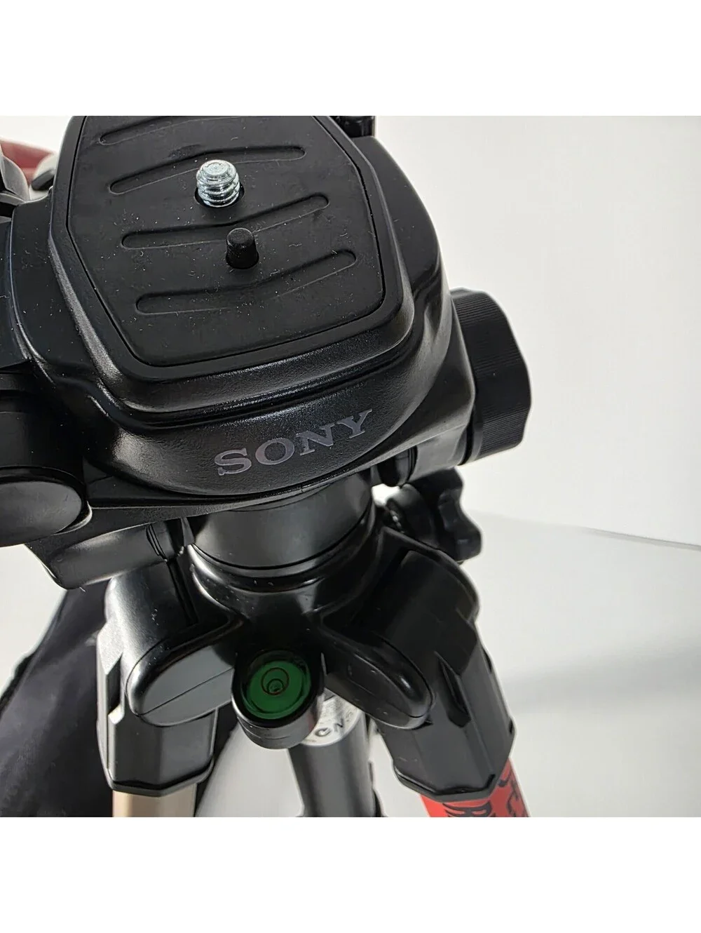 Sony VCT-670RM Remote Control 360 Swivel Tripod For Cameras or Camcorders W/Case